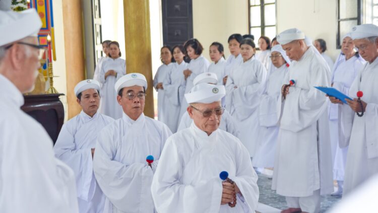 HỘI THÁNH TỔ CHỨC LỄ BÁI MẠNG THỌ NHIỆM CHỨC VỤ VÀ CẦU PHONG PHẨM VỊ