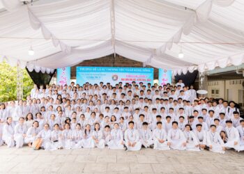 HẠNH ĐƯỜNG HƯNG ĐỨC – HỆ PHỔ THÔNG – KHOÁ 3 TỔ CHỨC LỄ KHAI GIẢNG NĂM THỨ 3