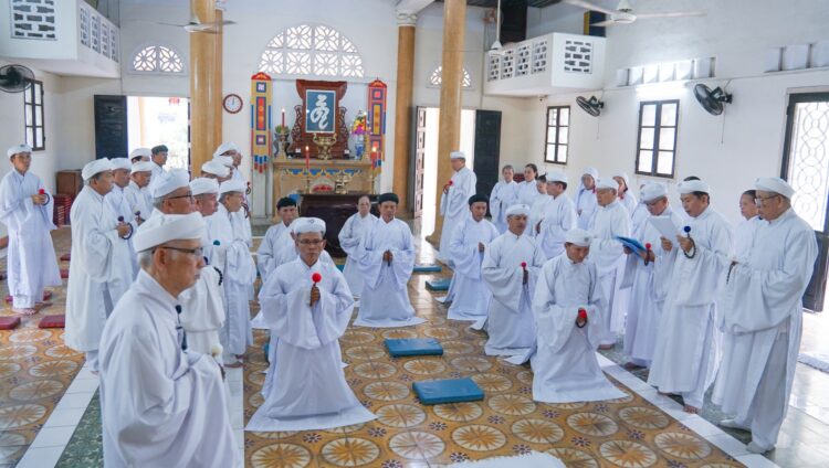 HỘI THÁNH CÔNG BỐ QUYẾT ĐỊNH THÀNH LẬP HỌ ĐẠO TRUNG CAO NGUYÊN, TỔ CHỨC BÁI MẠNG CHỨC SẮC CÁC HỌ ĐẠO THANH QUANG VÀ TRUNG CAO NGUYÊN