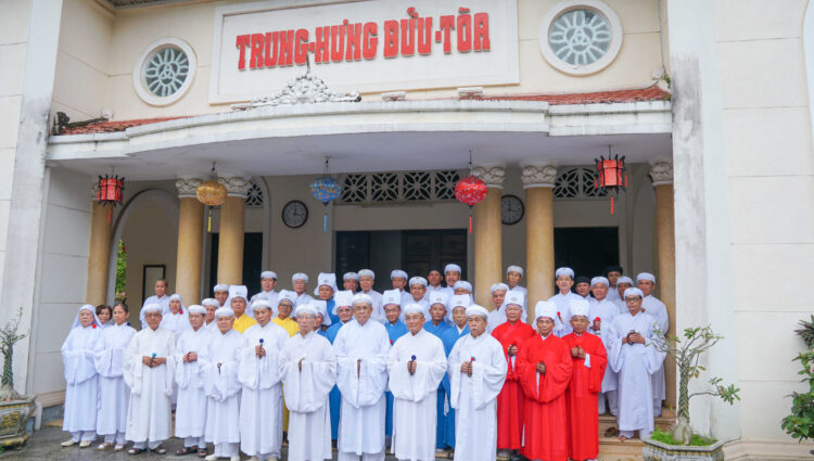 LỄ BAN TRAO THIÊN PHỤC ĐẦU HỌ ĐẠO VÀ LỄ BÁI MẠNG THỌ NHIỆM ĐẦU HỌ ĐẠO, BAN ĐIỀU HÀNH TỊNH THẤT, BAN CAI QUẢN HỌ ĐẠO