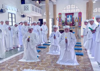 HỘI THÁNH TỔ CHỨC LỄ BÁI MẠNG THỌ PHẨM CHO QUÝ CHỨC SẮC