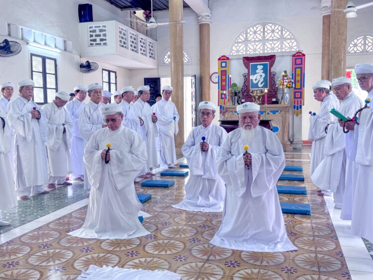 HỘI THÁNH TỔ CHỨC LỄ BÁI MẠNG THỌ PHẨM CHO QUÝ CHỨC SẮC